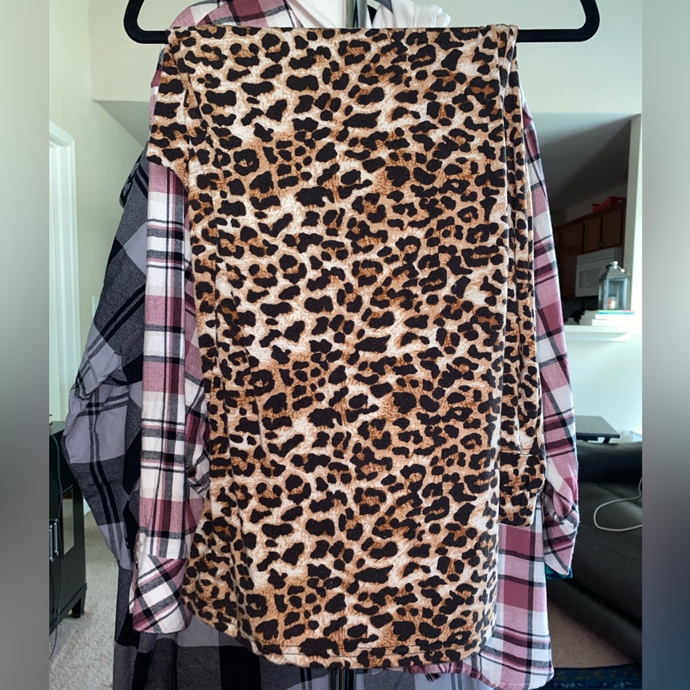 BLOOMCHIC sz 30 W 6x leopard print knit bootleg leggings or pajama pants GUC